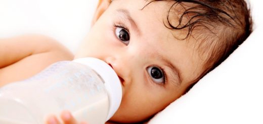 Cách giúp tăng cân cho bé lười uống sữa